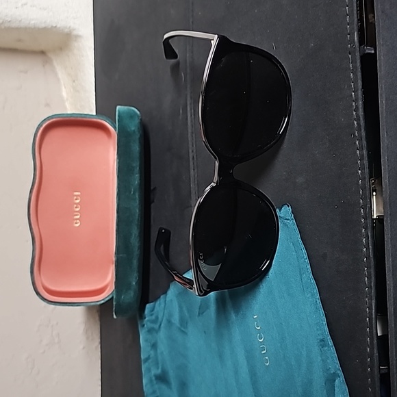 Gucci Shades - Picture 2 of 3